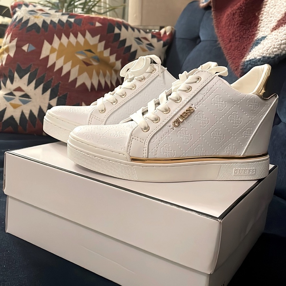 GUESS Women's Flowurs Sneakers